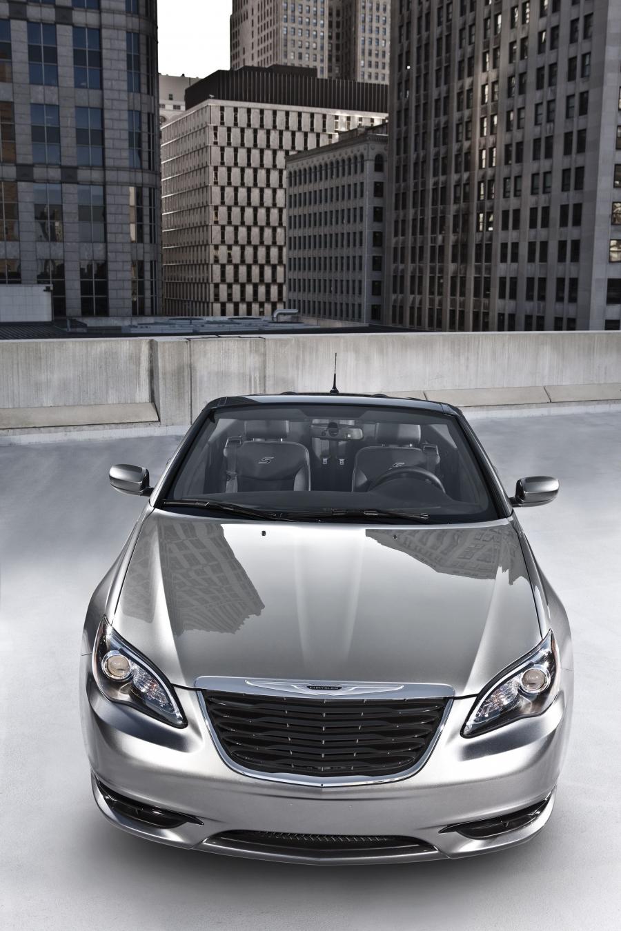  Chrysler 200 S Convertible 2011 года  (фото 18 из 18)